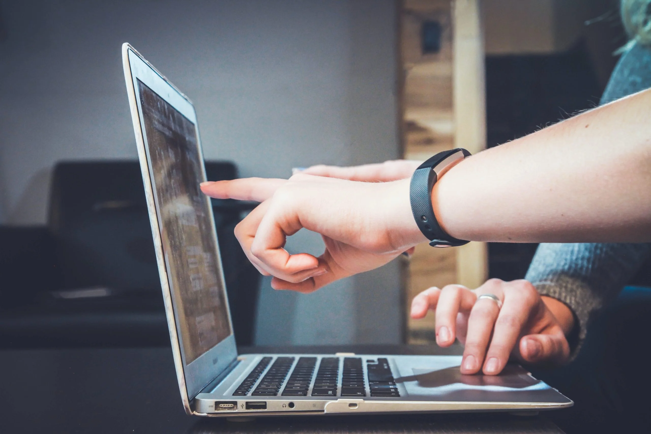 Why More Companies Outsource and Why You Should Too Image